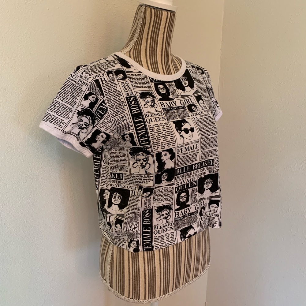 Vintage Y2K Vibe N Cropped Top Tee Newspaper Women’s S